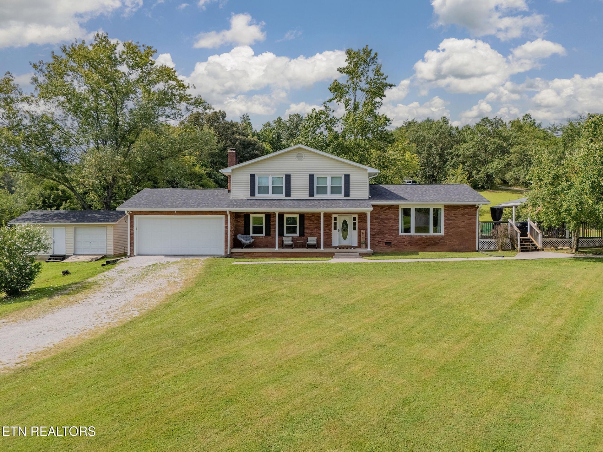 624 Back Valley Rd, Oliver Springs, TN 37840 Main Photo