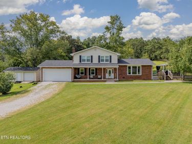 624 Back Valley Rd, Oliver Springs, TN 37840