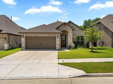 8608 Spindletop Drive, Fort Worth, TX 76120