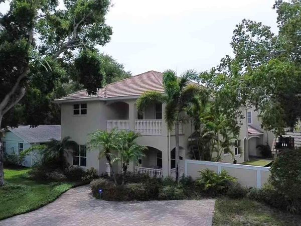 2301 S HALE AVENUE, TAMPA, FL 33629