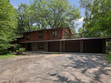 34 N Oaks Road, North Oaks, MN 55127
