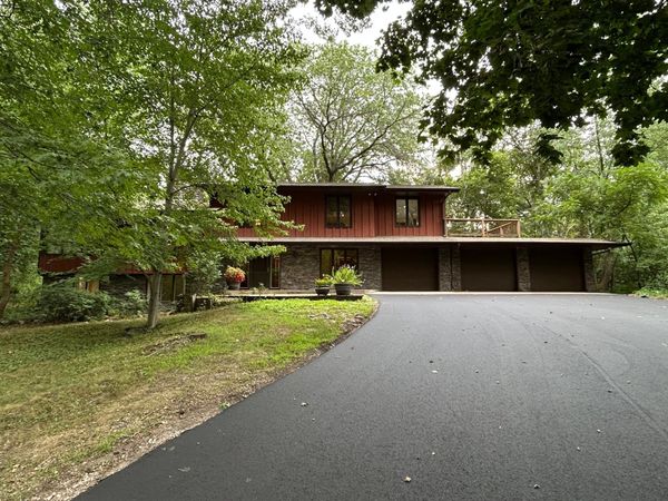 34 N Oaks Road, North Oaks, MN 55127