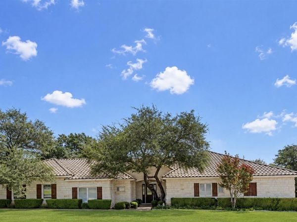 2 Jasperwood CT, Austin, TX 78738