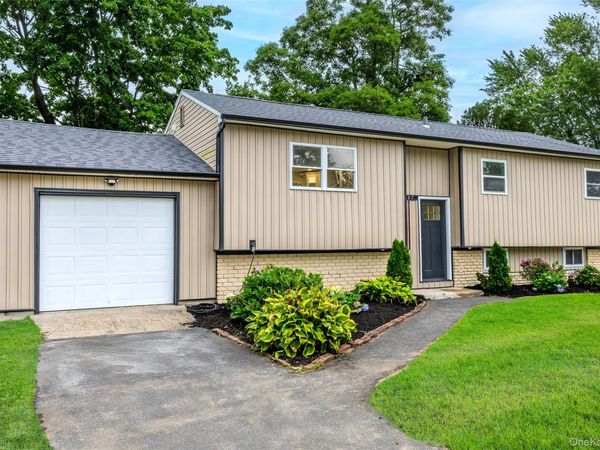 2907 Sipp Avenue , Medford, NY 11763