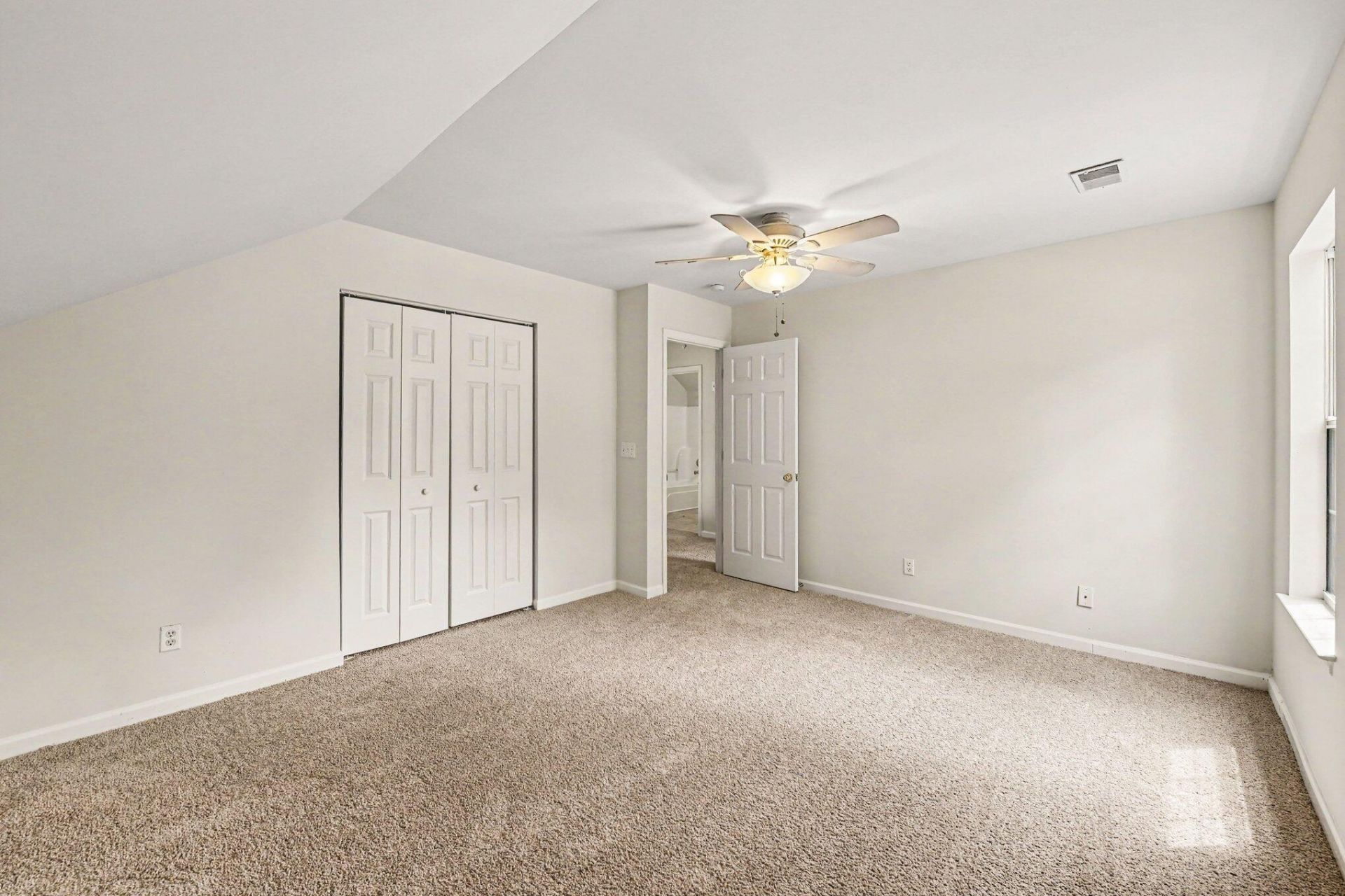 4861 Hearthside Drive Photo 6