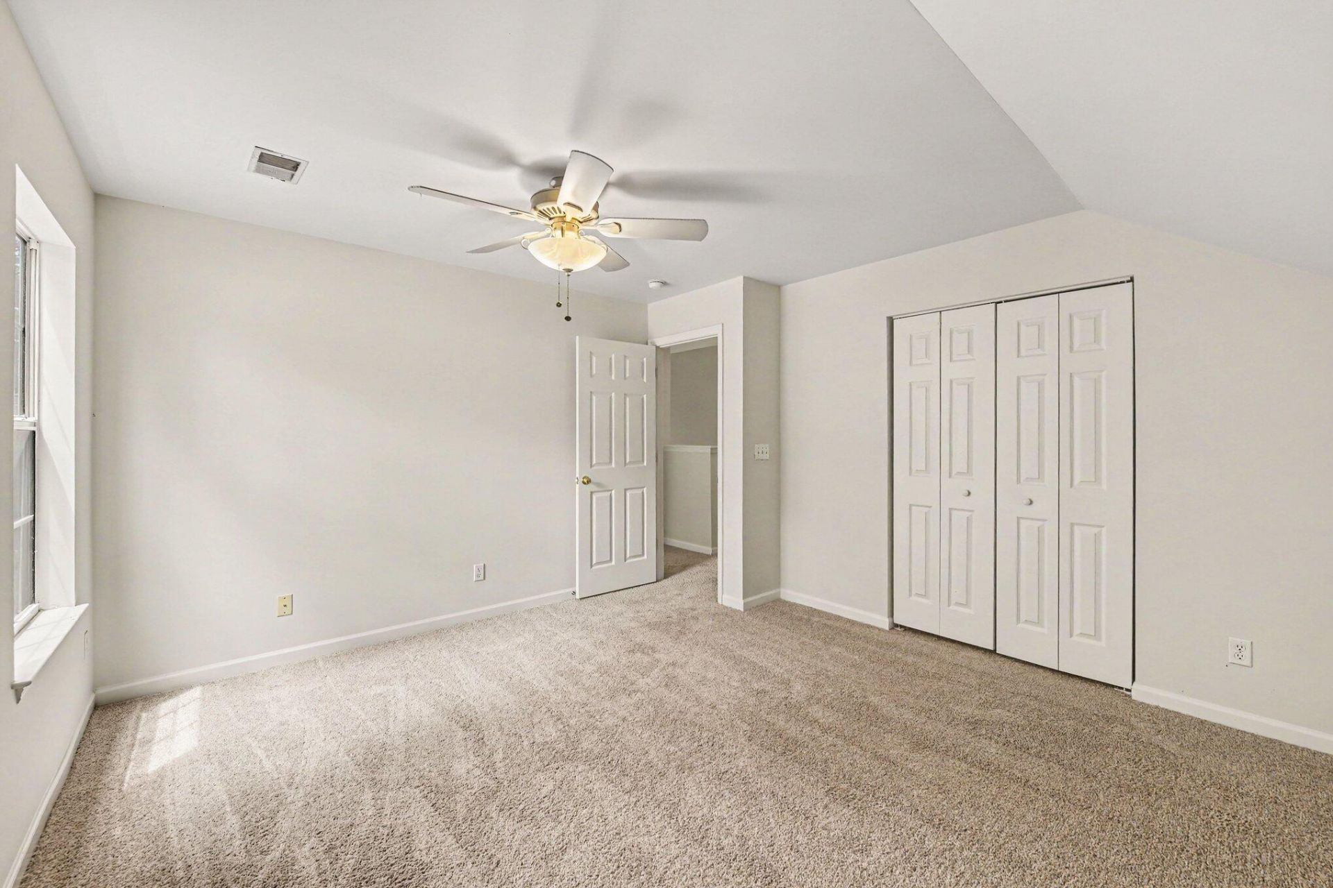 4861 Hearthside Drive Photo 7