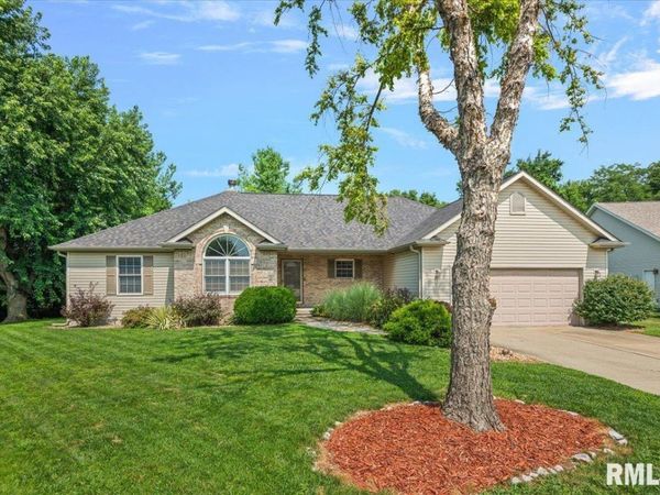 209 HUNTINGTON Road, Chatham, IL 62629