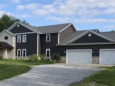 2252 Applegrove Street NE, Canton, OH 44721