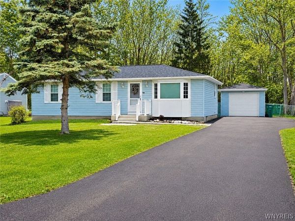 5576 Birchwood Dr , Lake View, NY 14085