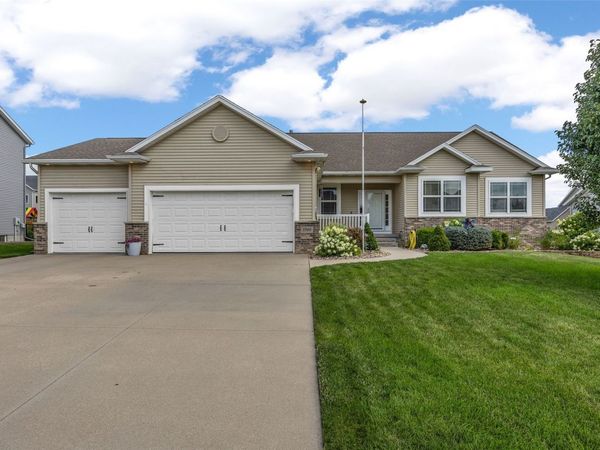1364 Lindenbrook Lane , Marion, IA 52302