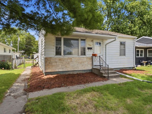 1404 GRAND, Muscatine, IA 52761