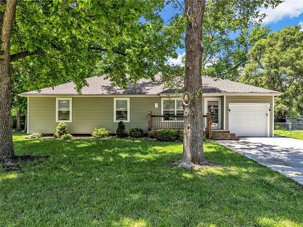 5702 N Highland Avenue, Kansas City, MO 64118