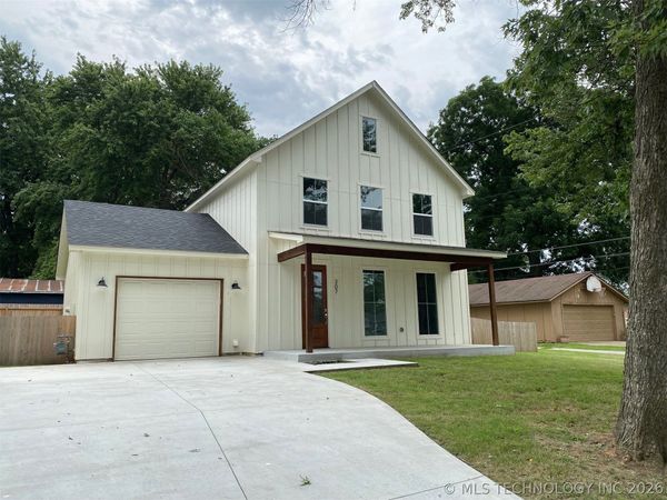 307 S Atoka Avenue , Coweta, OK 74429