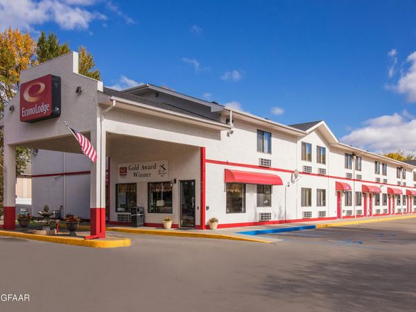 900 N 43RD Street , Grand Forks, ND 58203