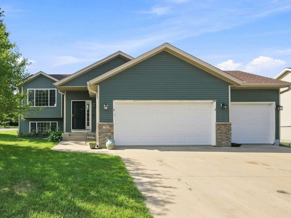 708 Maplebrook Drive NE, Stewartville, MN 55976
