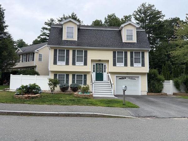 107 Charant Rd, Lowell, MA 01854