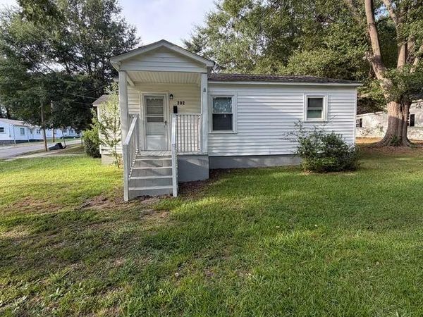 202 E Jenkins Street , Dallas, NC 28034