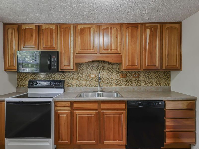 1690 Americana Court , Columbus, OH 43229 Photo 16