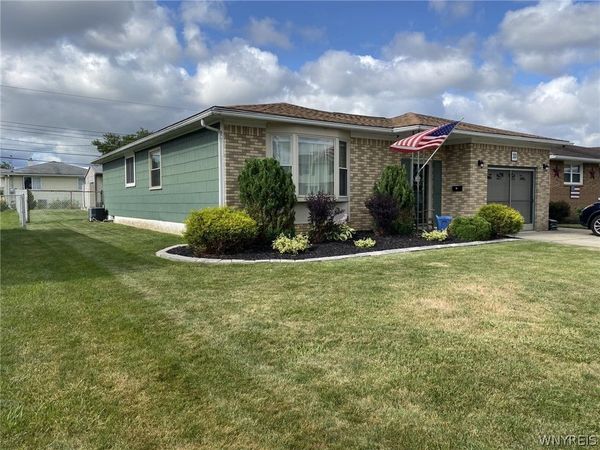 33 E Toulon Drive , Buffalo, NY 14227