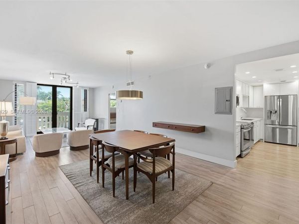90 Edgewater Dr , Unit 225, Coral Gables, FL 33133