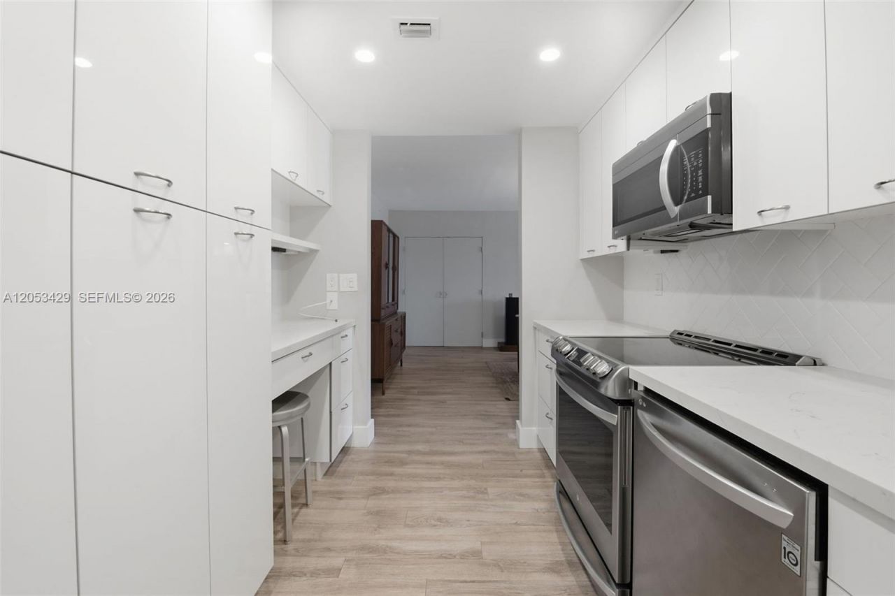 90 Edgewater Dr , Unit 225, Coral Gables, FL 33133 Photo