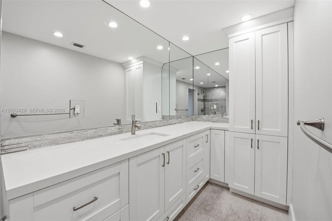 90 Edgewater Dr , Unit 225, Coral Gables, FL 33133 Photo