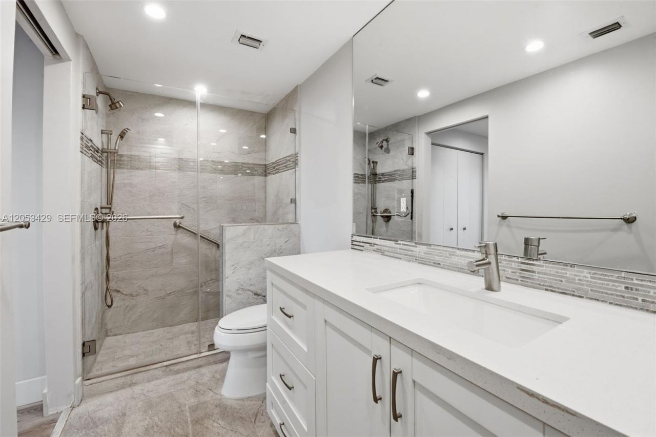 90 Edgewater Dr , Unit 225, Coral Gables, FL 33133 Photo