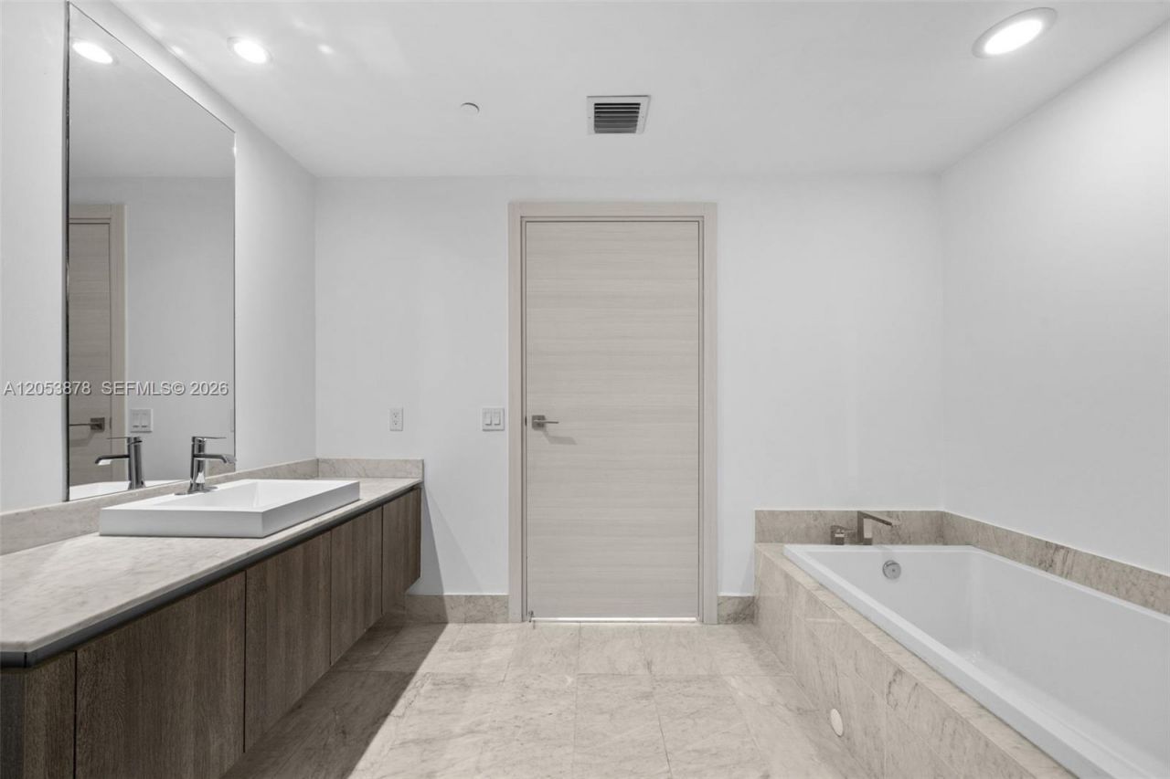 801 S Miami Ave , Unit 2002, Miami, FL 33130 Photo