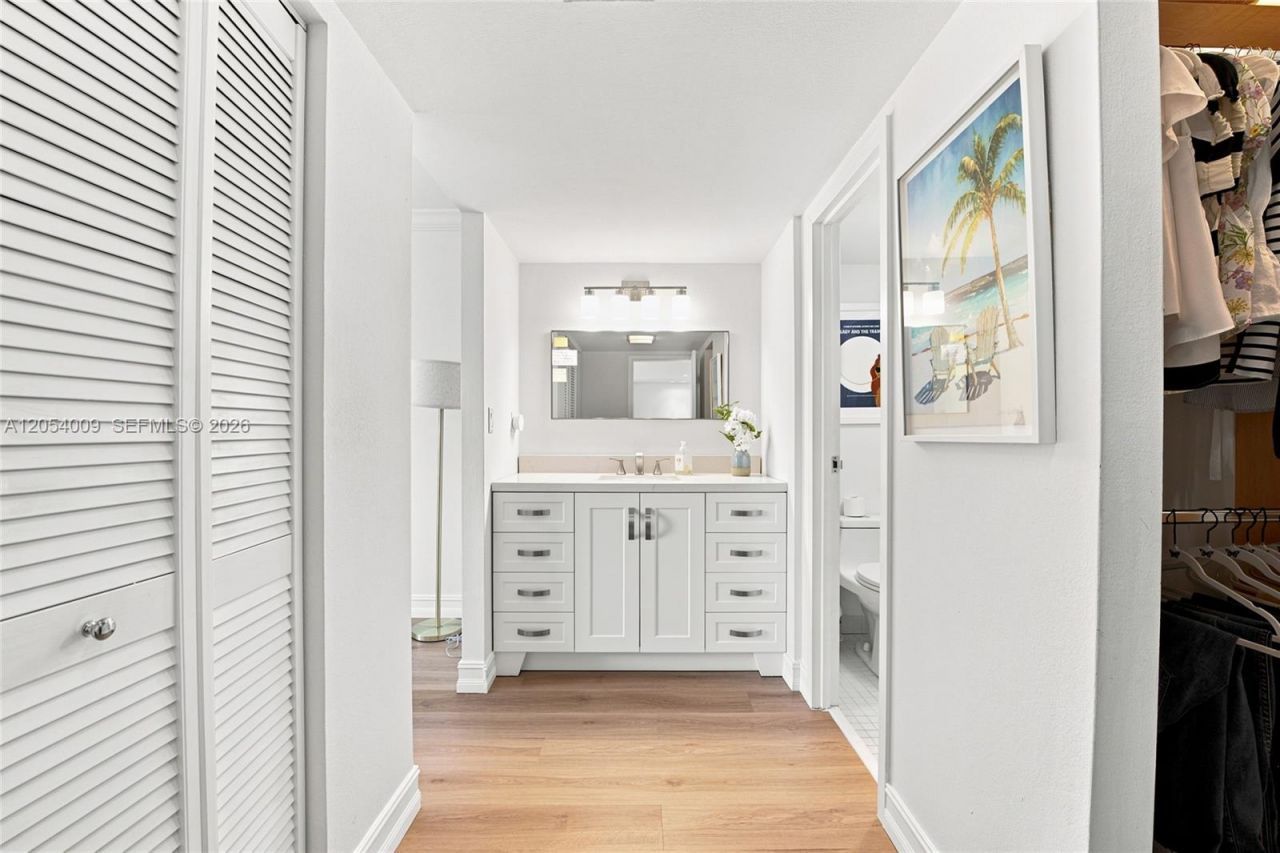 3625 N Country Club Dr , Unit 1210, Aventura, FL 33180 Photo