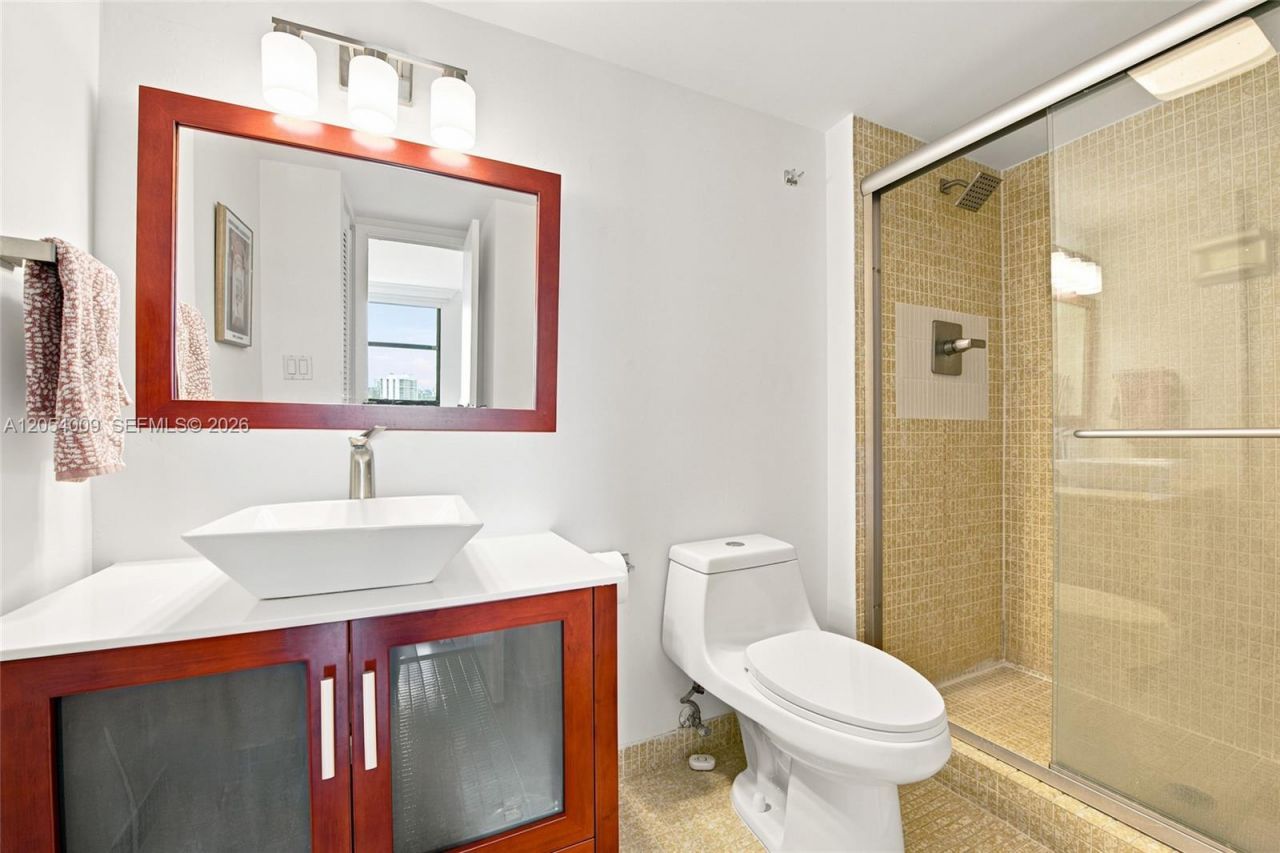 3625 N Country Club Dr , Unit 1210, Aventura, FL 33180 Photo