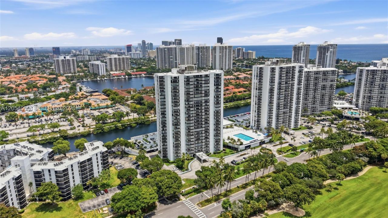 3625 N Country Club Dr , Unit 1210, Aventura, FL 33180 Photo