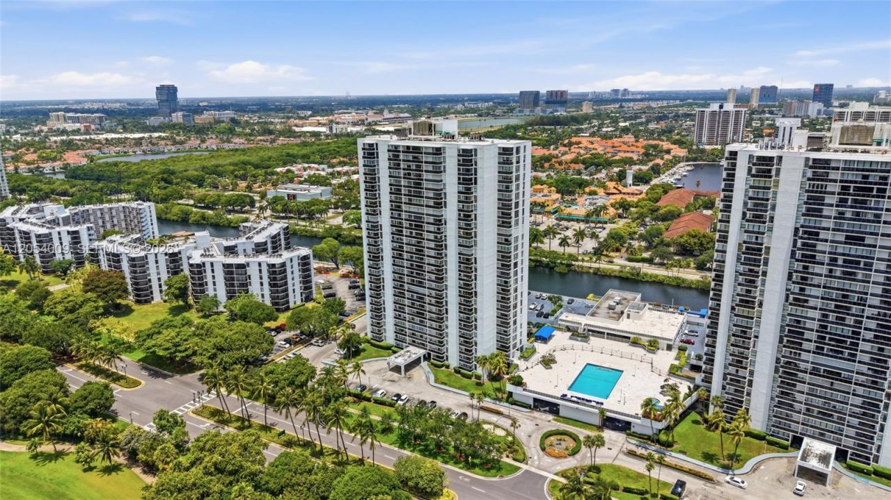 3625 N Country Club Dr , Unit 1210, Aventura, FL 33180 Photo