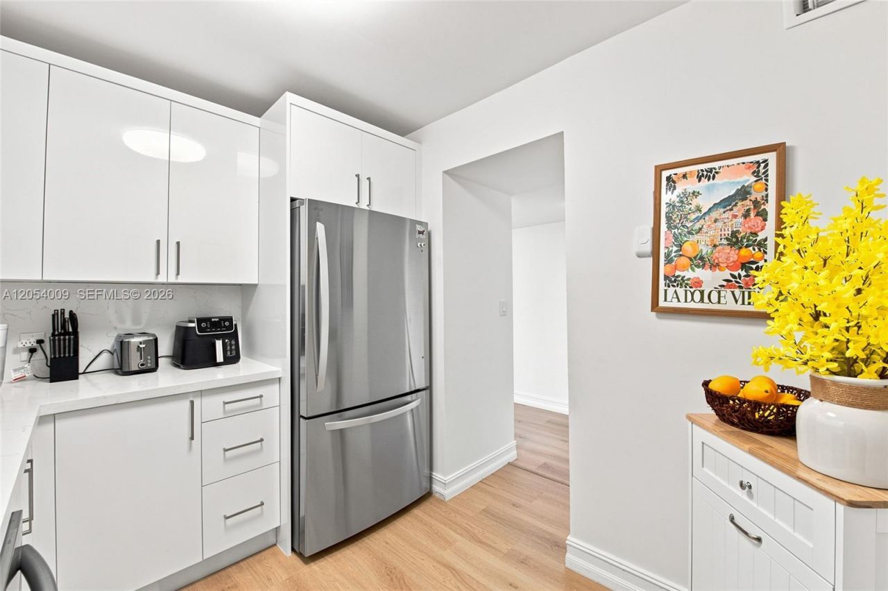 3625 N Country Club Dr , Unit 1210, Aventura, FL 33180 Photo