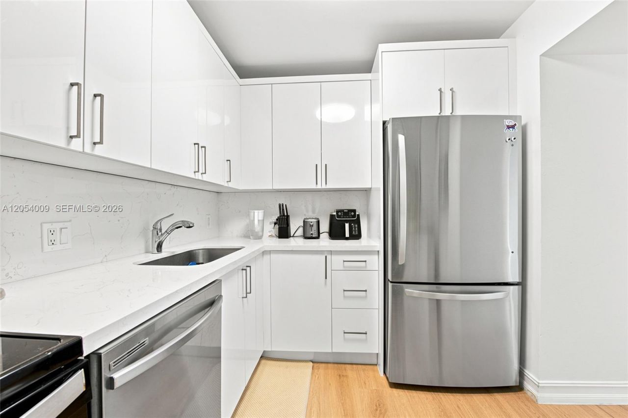 3625 N Country Club Dr , Unit 1210, Aventura, FL 33180 Photo