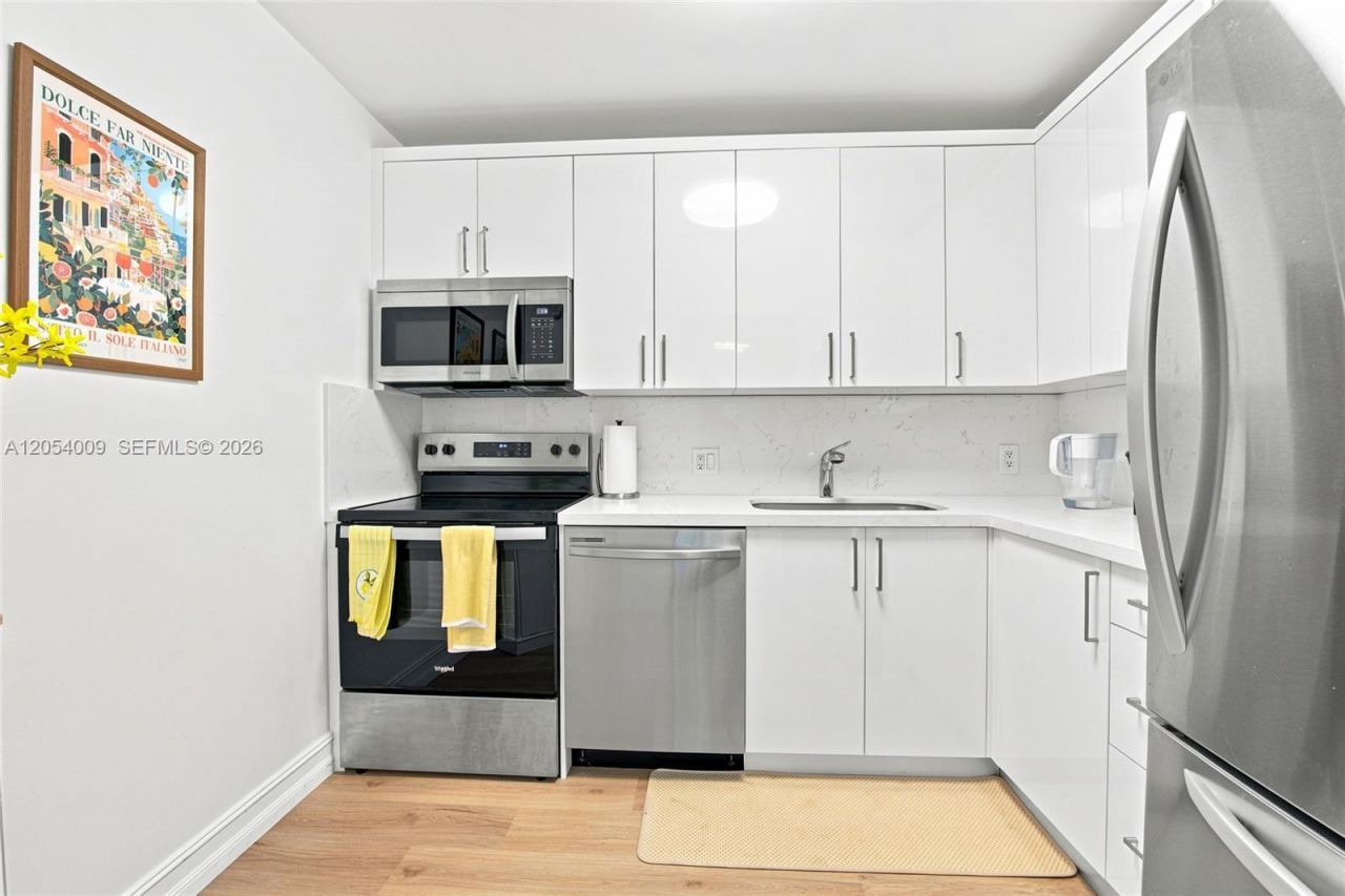 3625 N Country Club Dr , Unit 1210, Aventura, FL 33180 Photo