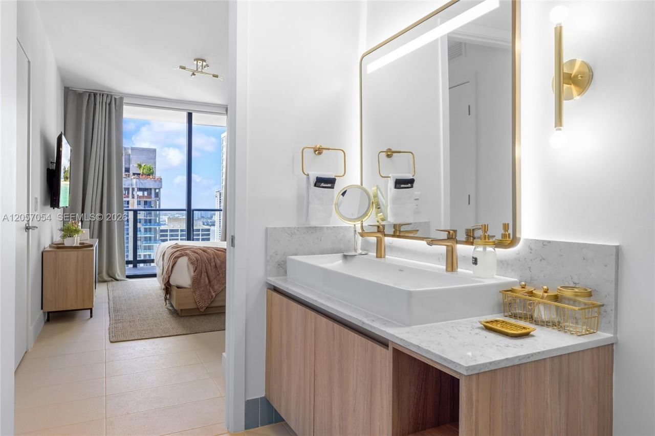 159 NE 6th St , Unit 2704, Miami, FL 33132 Photo