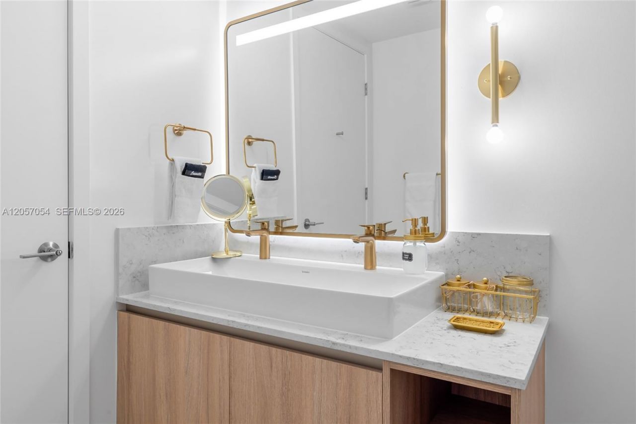 159 NE 6th St , Unit 2704, Miami, FL 33132 Photo