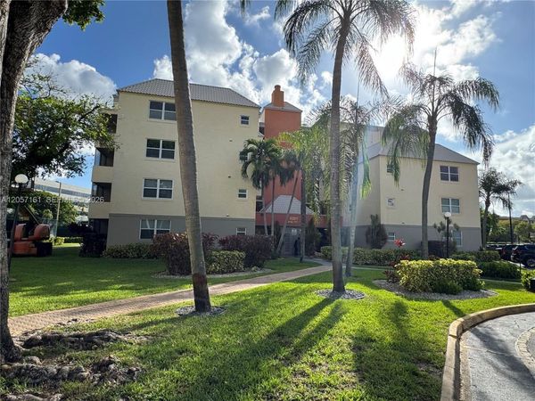8205 Lake Dr , Unit 401, Doral, FL 33166