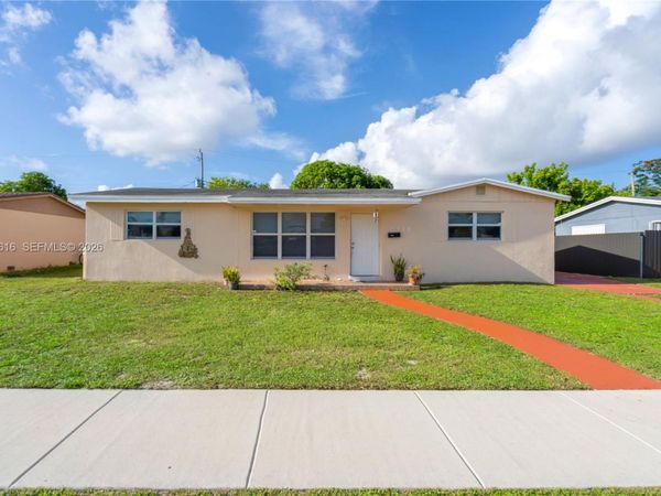 1420 NW 195th St , Miami Gardens, FL 33169