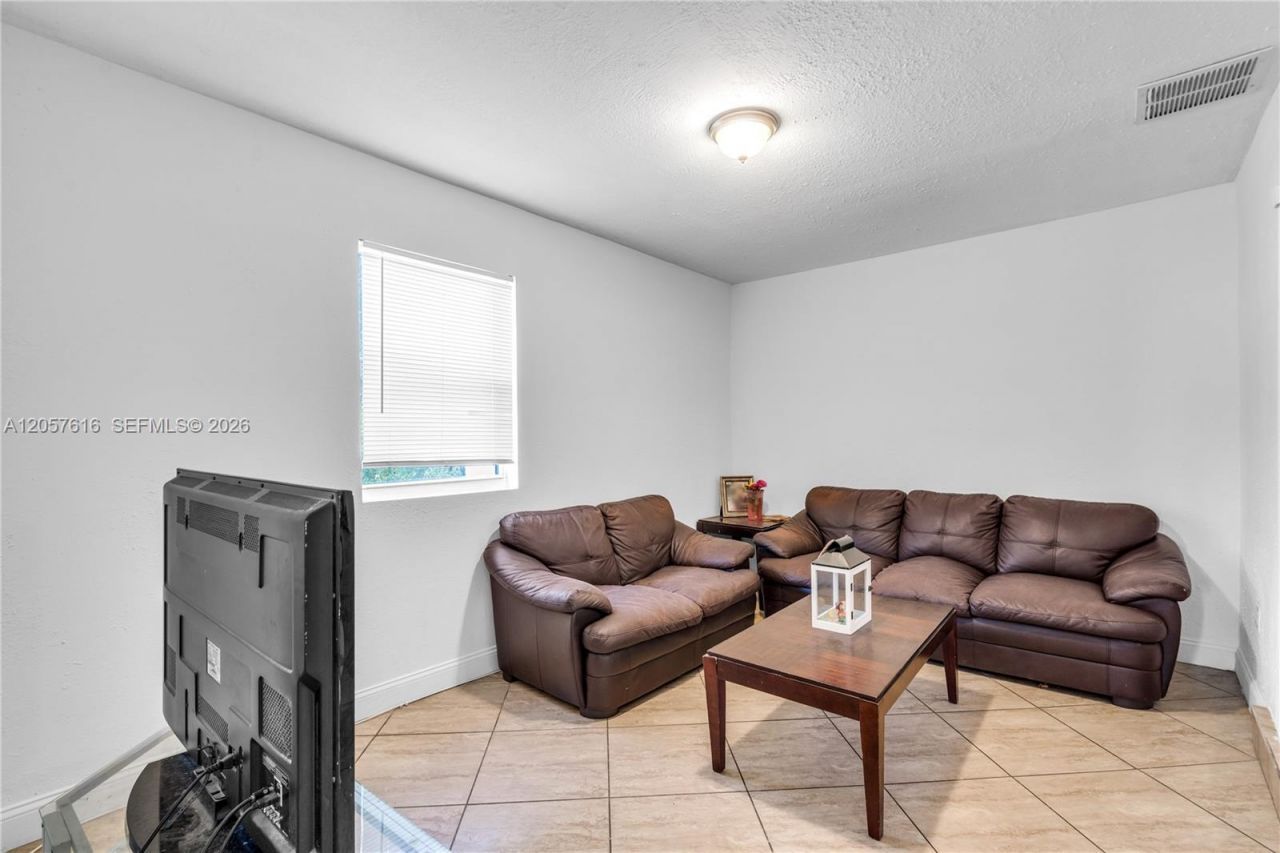 1420 NW 195th St, Miami Gardens, FL 33169 Photo