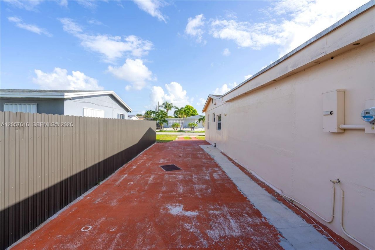 1420 NW 195th St, Miami Gardens, FL 33169 Photo