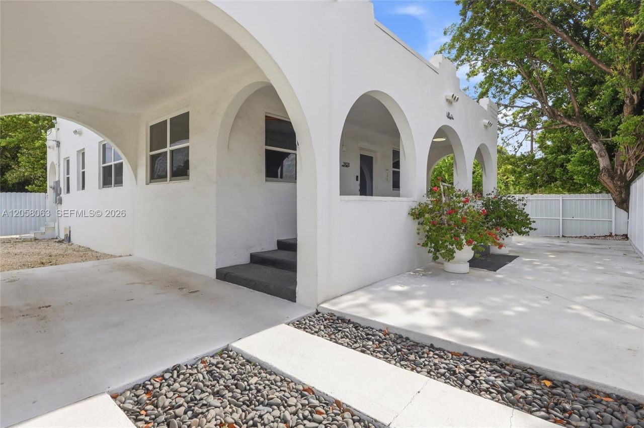 1909 NW 62nd St, Miami, FL 33147 Photo