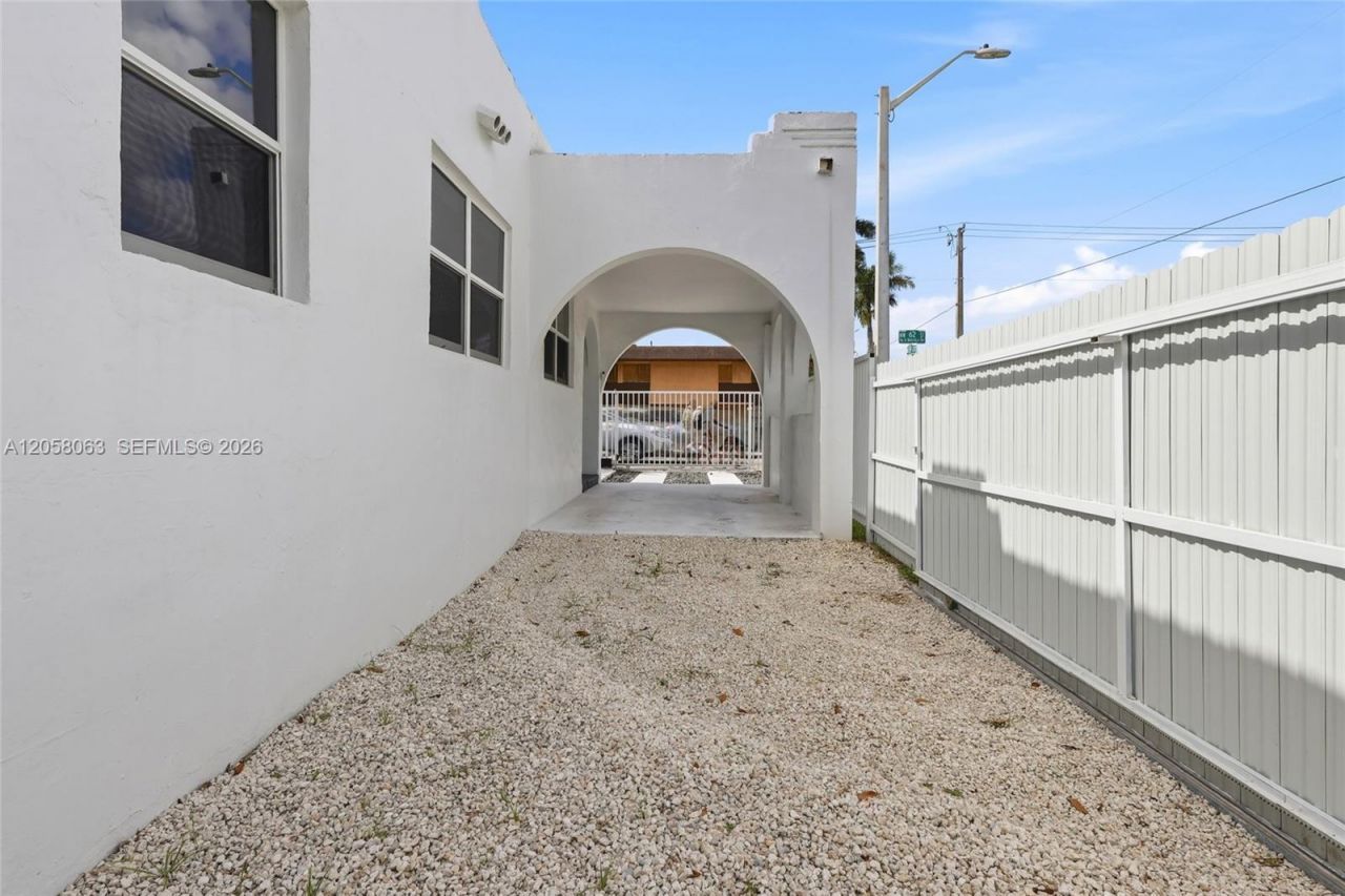 1909 NW 62nd St, Miami, FL 33147 Photo