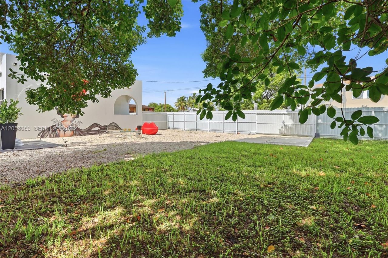 1909 NW 62nd St, Miami, FL 33147 Photo