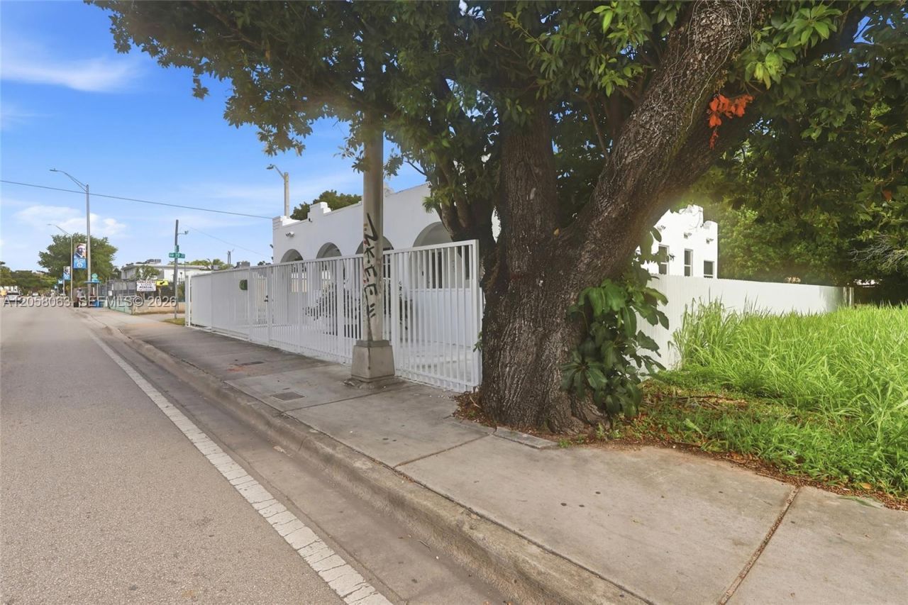 1909 NW 62nd St, Miami, FL 33147 Photo