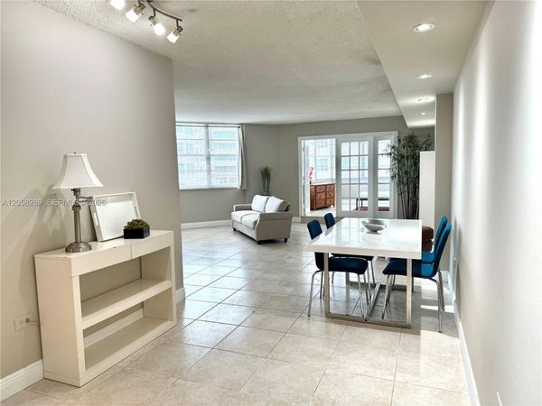 801 Brickell Bay Dr , Unit 465, Miami, FL 33131