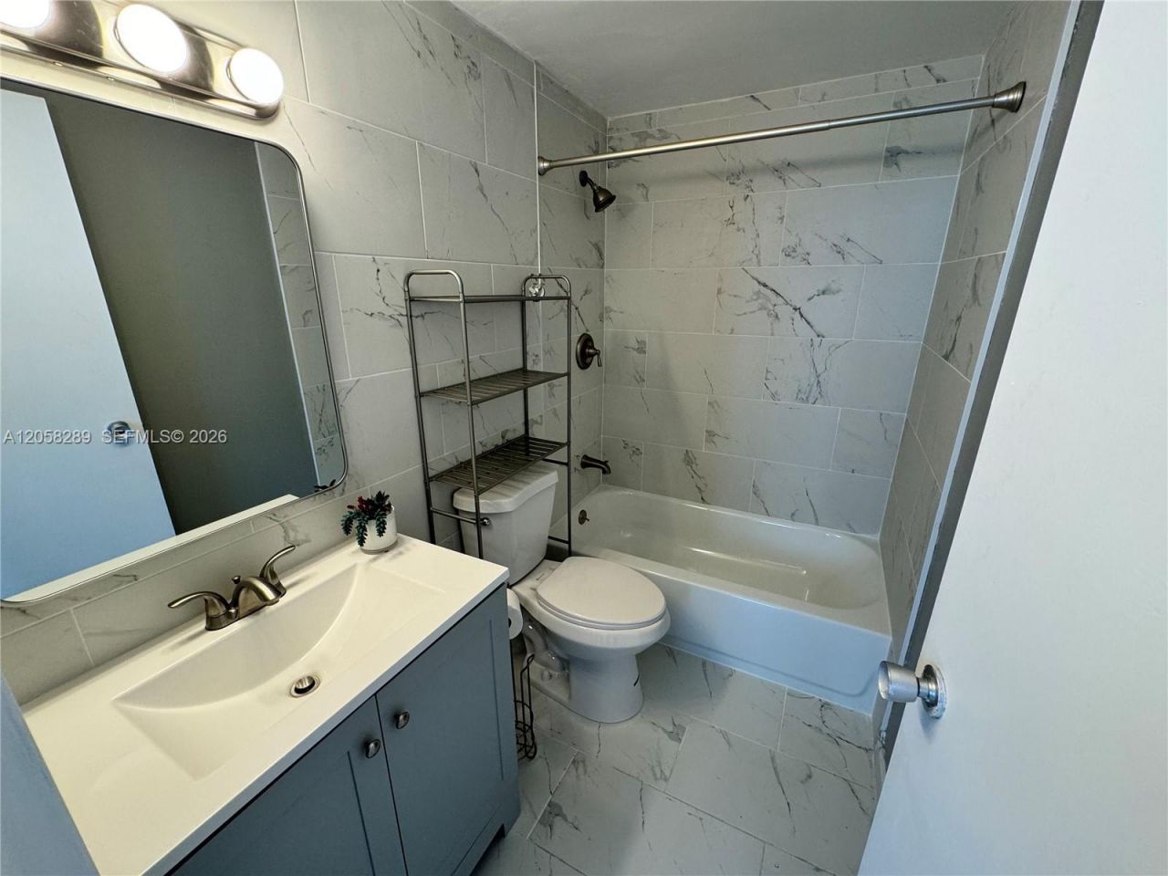 801 Brickell Bay Dr, Unit 465, Miami, FL 33131 Photo