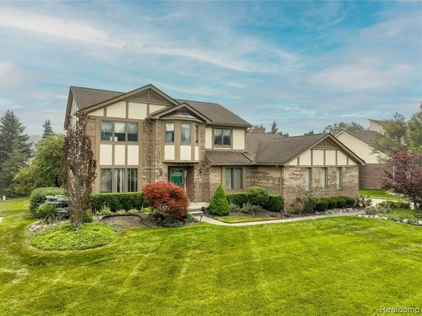 19678 Ashley Court , Livonia, MI 48152
