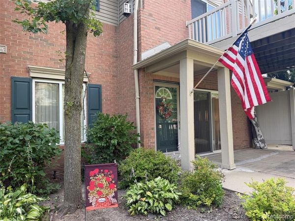 276 Marigold Circle , Westland, MI 48185