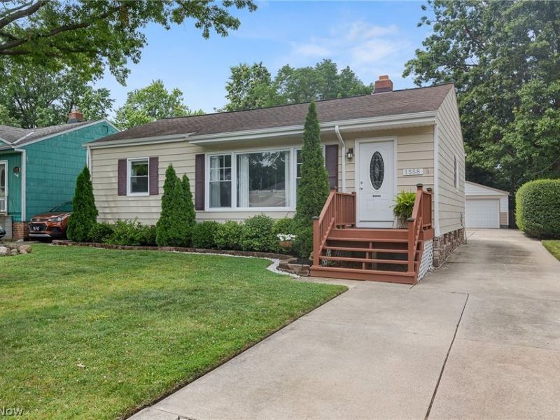 1558 Empire Road, Wickliffe, OH 44092 Photo 2